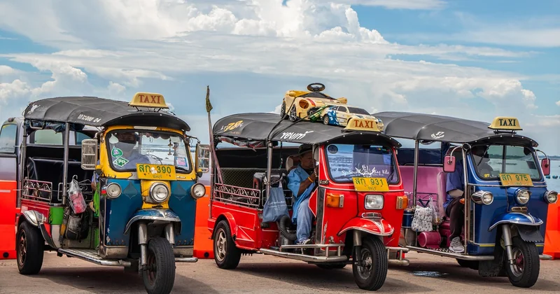 Transports : le taxi au compteur cassé et le tuk-tuk à commission